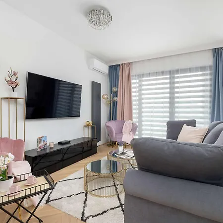 Dwupoziomowy Apartament w Krakowie z Sauną, Jacuzzi, Parkingiem i Tarasem by Renters Prestige-3